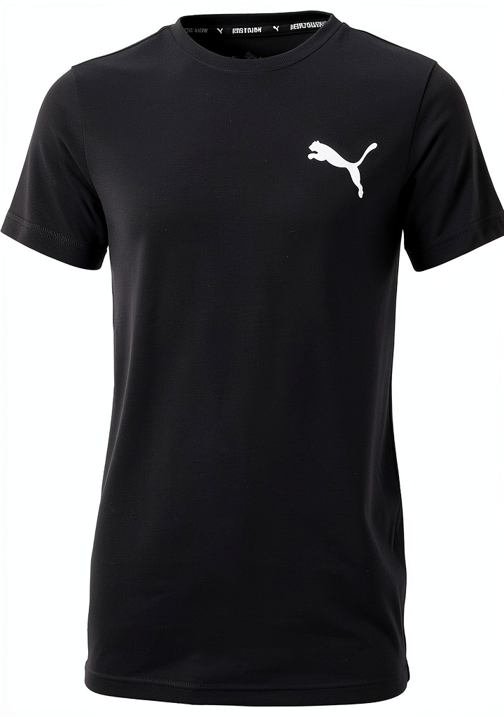 Garçon portant le T‑shirt PUMA noir lors d’une activité sportive
